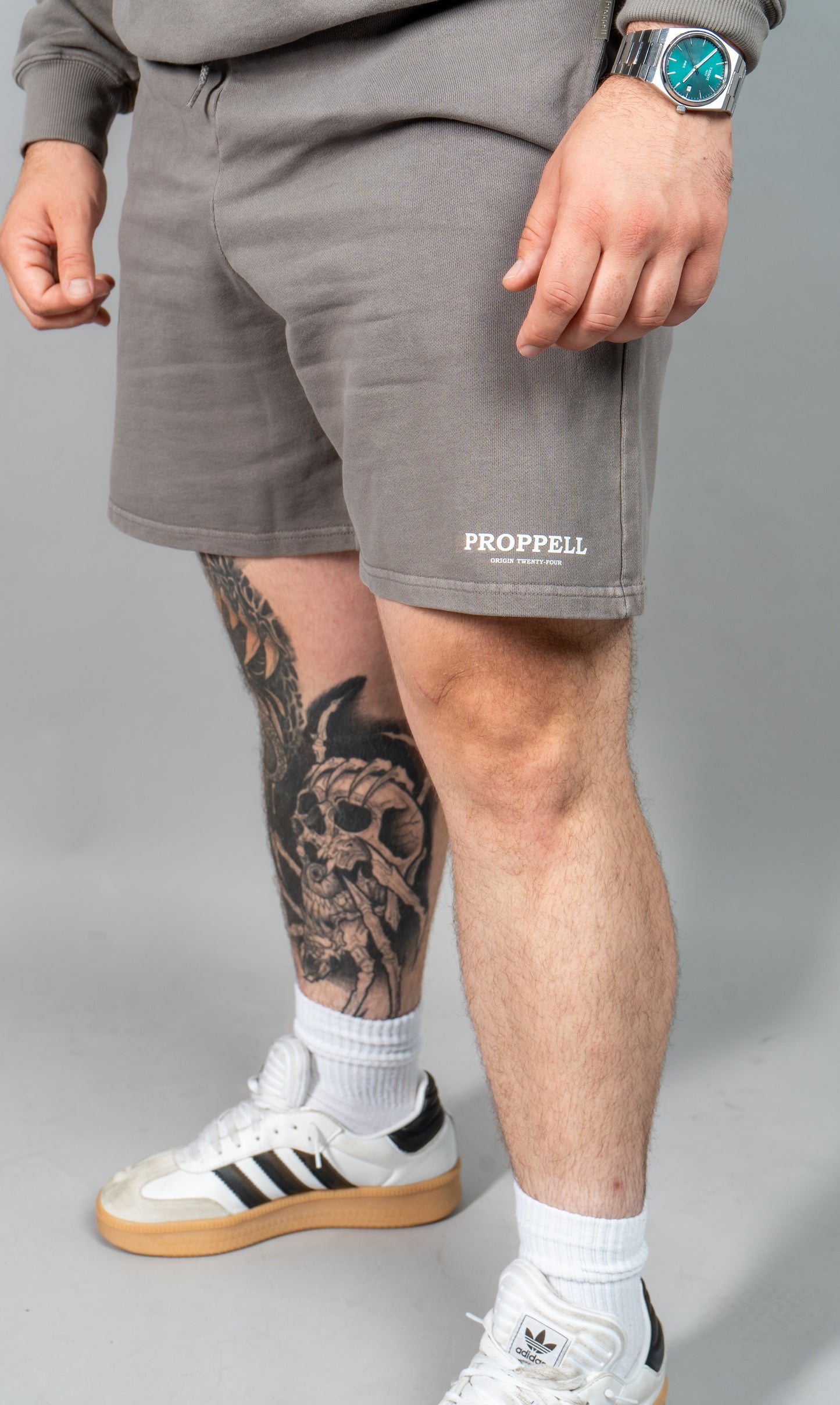 Relaxed Shorts in Pigment Gray