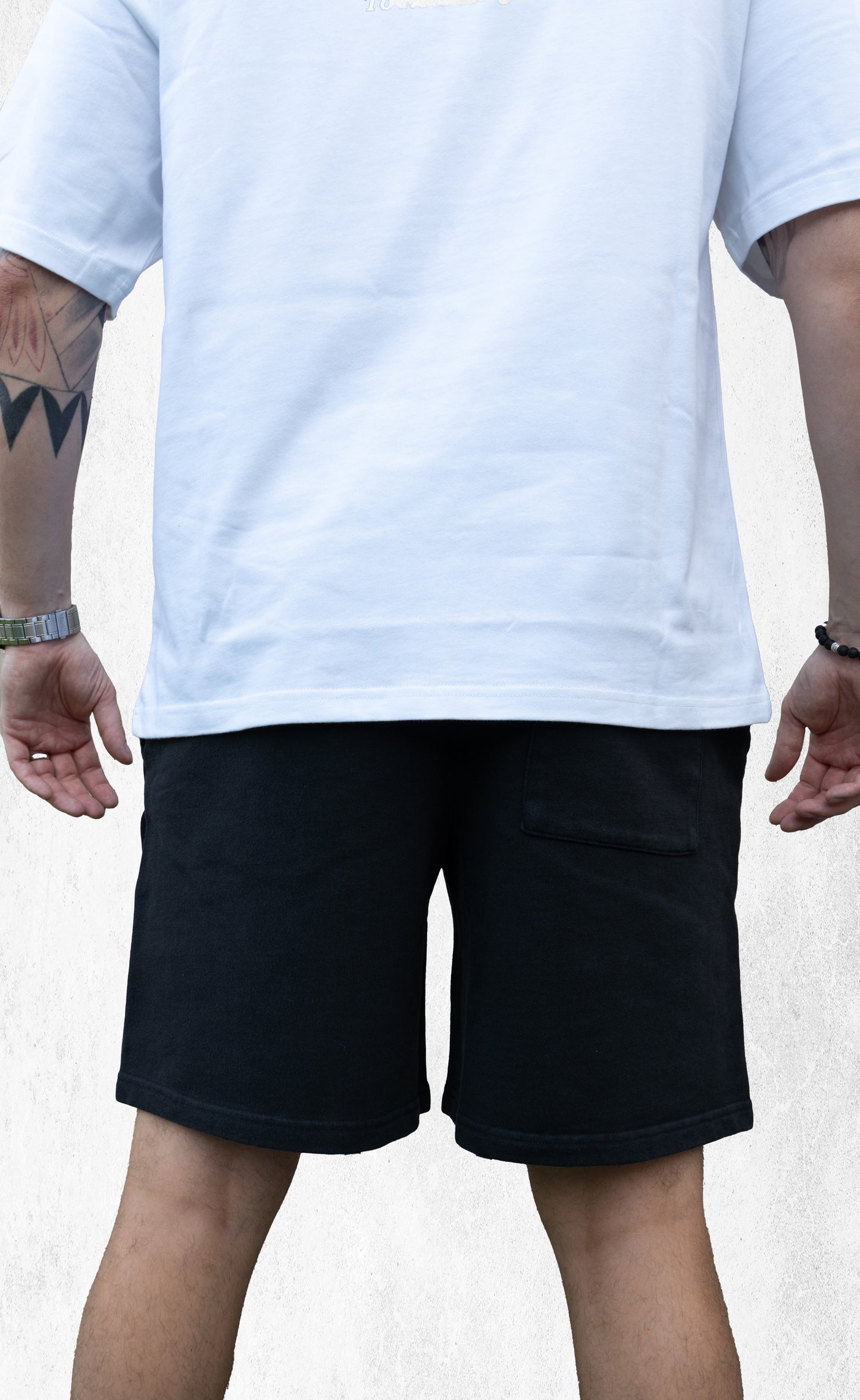 Relaxed Shorts in Washed Black