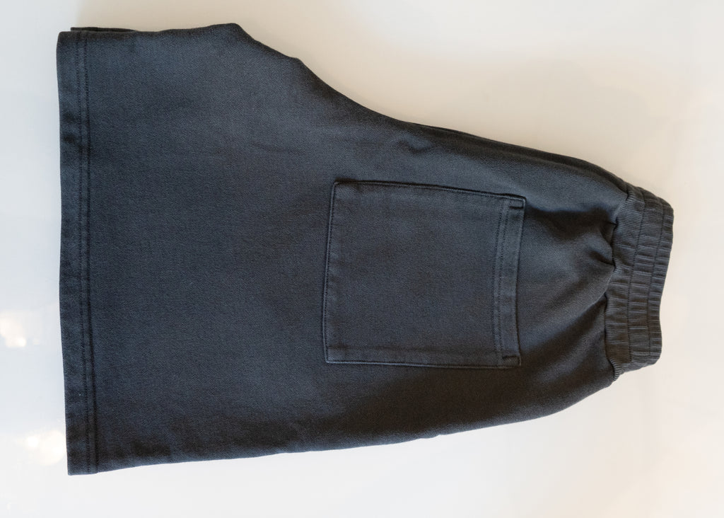 Relaxed Shorts in Washed Black