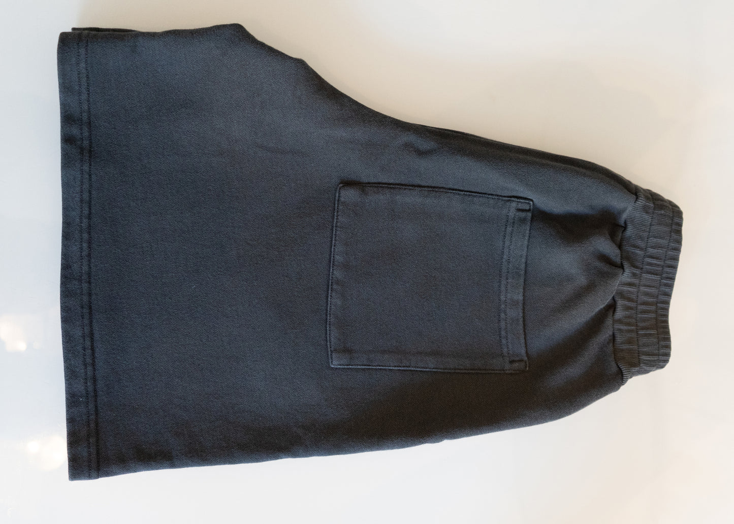 Relaxed Shorts in Washed Black