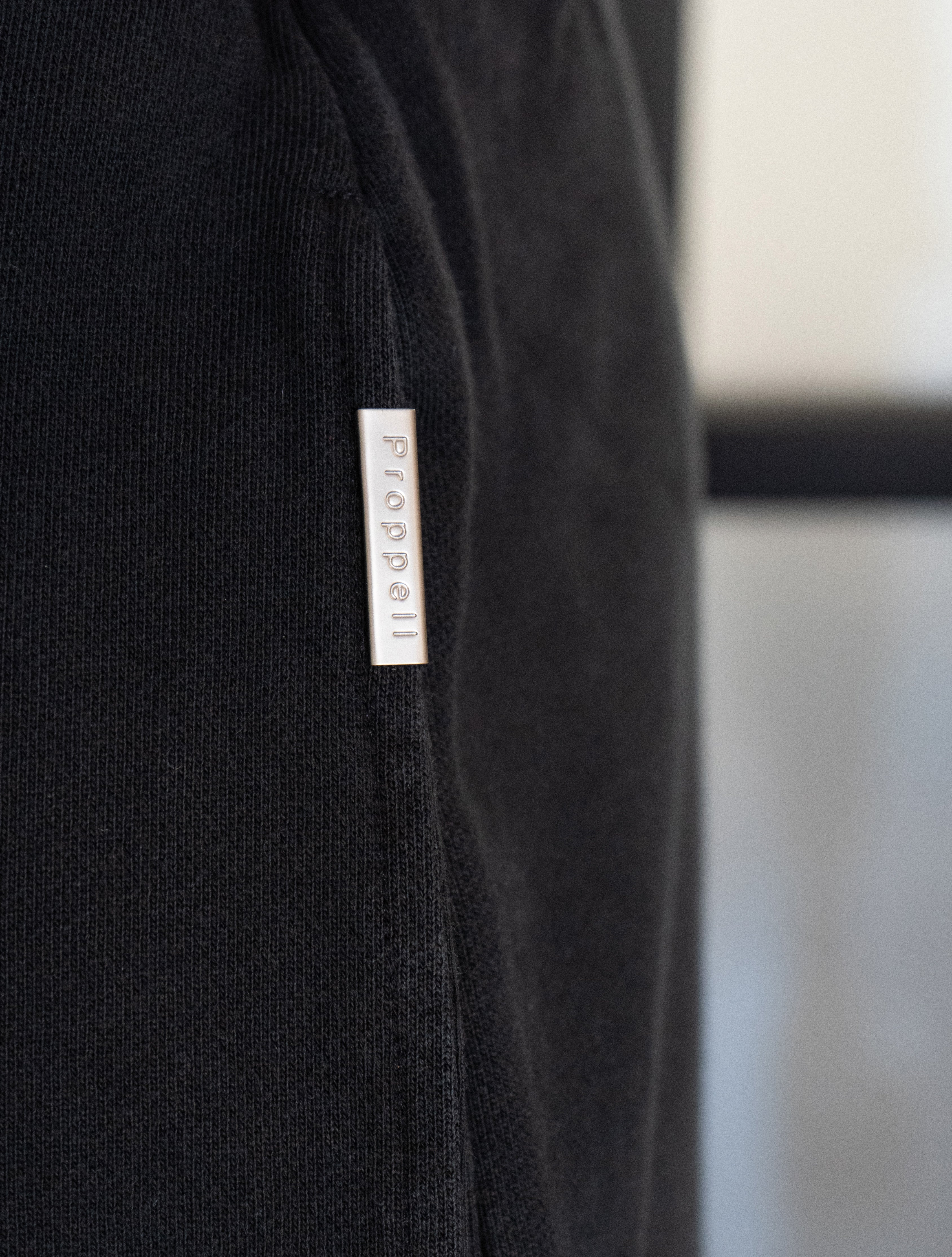Relaxed Shorts in Washed Black